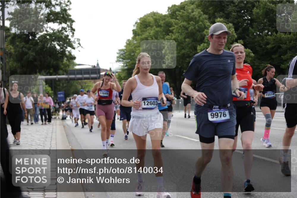 29.06.2025 - hella hamburg halbmarathon Jannik Wohlers http://msf.ph/oto/8140034 29.06.2025 10:42:54 Lombardsbrücke 1155, 1467, 1816, 1878, 2267, 2361, 2971, 3074, 3238, 3329, 3638, 4056, 4177, 4302, 4367, 4680, 5268, 5610, 5720, 5755, 6012, 6440, 7461, 7872, 7926, 8135, 8184, 8408, 8435, 9072, 9639, 9641, 9976, 10536, 11093, 11279, 11443, 11649, 11671, 11969, 12485, 12603, 13526, 13676, 13684, 13685, 13786, 13852, 14528, 14890, 15246, 15509, 15514, 15717, 16055, 16263, 16264, 16358, 16840, 17921, 18497, 18898, 19031, 19043, 19141 meine-sportfotos.de