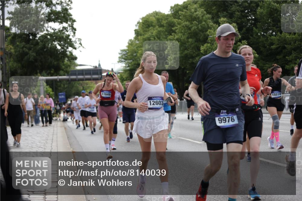 29.06.2025 - hella hamburg halbmarathon Jannik Wohlers http://msf.ph/oto/8140039 29.06.2025 10:42:54 Lombardsbrücke 1155, 1467, 1816, 1878, 2267, 2361, 2971, 3074, 3238, 3329, 3638, 4056, 4177, 4302, 4367, 4680, 5268, 5610, 5720, 5755, 6012, 6440, 7461, 7872, 7926, 8135, 8184, 8408, 8435, 9072, 9639, 9641, 9976, 10536, 11093, 11279, 11443, 11649, 11671, 11969, 12485, 12603, 13526, 13676, 13684, 13685, 13786, 13852, 14528, 14890, 15246, 15509, 15514, 15717, 16055, 16263, 16264, 16358, 16840, 17921, 18497, 18898, 19031, 19043, 19141 meine-sportfotos.de
