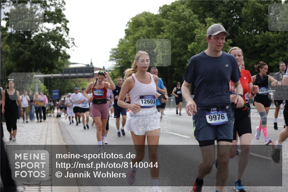29.06.2025 - hella hamburg halbmarathon Jannik Wohlers http://msf.ph/oto/8140044 29.06.2025 10:42:54 Lombardsbrücke 1155, 1467, 1816, 1878, 2267, 2361, 2971, 3074, 3238, 3329, 3638, 4056, 4177, 4302, 4367, 4680, 5268, 5610, 5720, 5755, 6012, 6440, 7461, 7872, 7926, 8135, 8184, 8408, 8435, 9072, 9639, 9641, 9976, 10536, 11093, 11279, 11443, 11649, 11671, 11969, 12485, 12603, 13526, 13676, 13684, 13685, 13786, 13852, 14528, 14890, 15246, 15509, 15514, 15717, 16055, 16263, 16264, 16358, 16840, 17921, 18497, 18898, 19031, 19043, 19141 meine-sportfotos.de