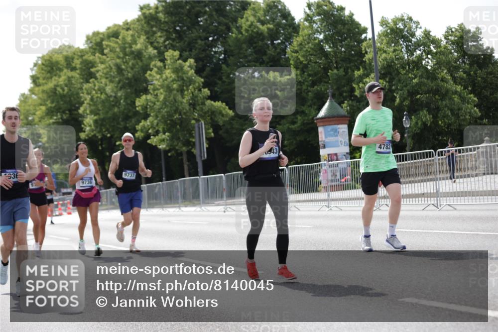 29.06.2025 - hella hamburg halbmarathon Jannik Wohlers http://msf.ph/oto/8140045 29.06.2025 10:05:08 Lombardsbrücke 1936, 1981, 2288, 2298, 2624, 3461, 4014, 4782, 5073, 9559, 9680, 9736, 9737, 9738, 10343, 10694, 10791, 10998, 11784, 11873, 11958, 12557, 13221, 14465, 14642, 16092, 16546, 17731, 19248 meine-sportfotos.de