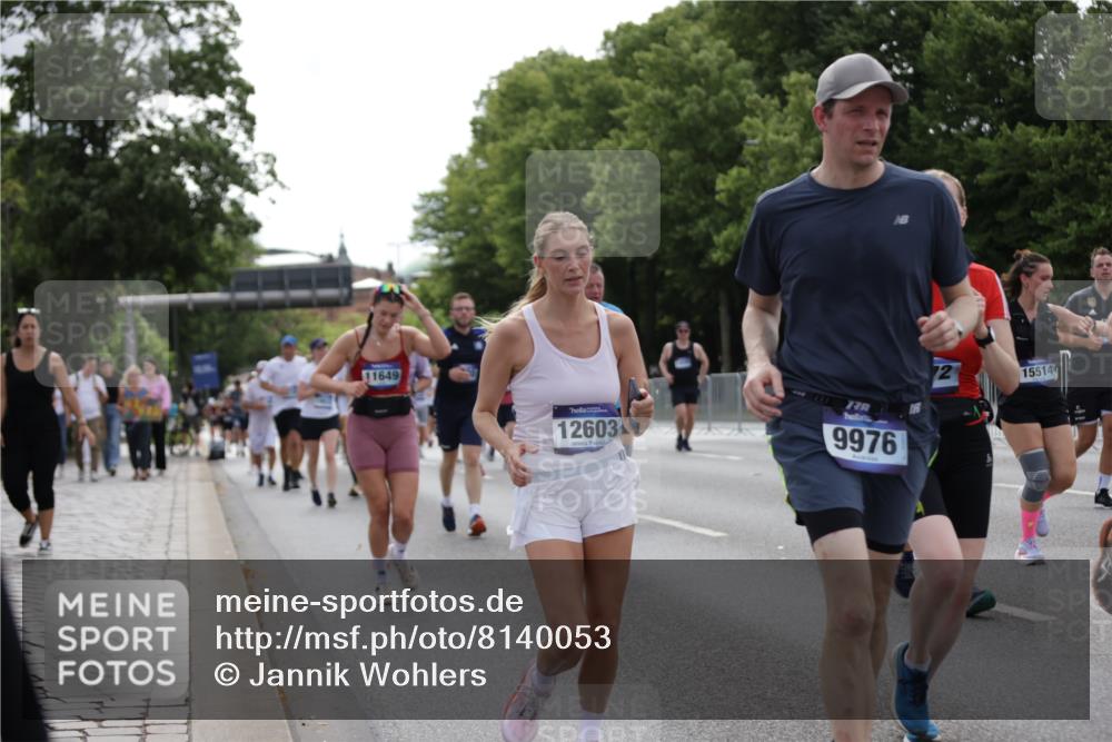 29.06.2025 - hella hamburg halbmarathon Jannik Wohlers http://msf.ph/oto/8140053 29.06.2025 10:42:54 Lombardsbrücke 1155, 1467, 1816, 1878, 2267, 2361, 2971, 3074, 3238, 3329, 3638, 4056, 4177, 4302, 4367, 4680, 5268, 5610, 5720, 5755, 6012, 6440, 7461, 7872, 7926, 8135, 8184, 8408, 8435, 9072, 9639, 9641, 9976, 10536, 11093, 11279, 11443, 11649, 11671, 11969, 12485, 12603, 13526, 13676, 13684, 13685, 13786, 13852, 14528, 14890, 15246, 15509, 15514, 15717, 16055, 16263, 16264, 16358, 16840, 17921, 18497, 18898, 19031, 19043, 19141 meine-sportfotos.de