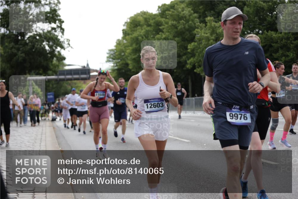 29.06.2025 - hella hamburg halbmarathon Jannik Wohlers http://msf.ph/oto/8140065 29.06.2025 10:42:54 Lombardsbrücke 1155, 1467, 1816, 1878, 2267, 2361, 2971, 3074, 3238, 3329, 3638, 4056, 4177, 4302, 4367, 4680, 5268, 5610, 5720, 5755, 6012, 6440, 7461, 7872, 7926, 8135, 8184, 8408, 8435, 9072, 9639, 9641, 9976, 10536, 11093, 11279, 11443, 11649, 11671, 11969, 12485, 12603, 13526, 13676, 13684, 13685, 13786, 13852, 14528, 14890, 15246, 15509, 15514, 15717, 16055, 16263, 16264, 16358, 16840, 17921, 18497, 18898, 19031, 19043, 19141 meine-sportfotos.de