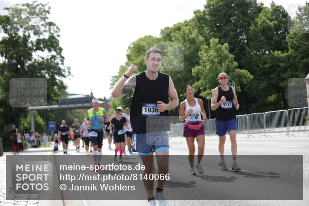29.06.2025 - hella hamburg halbmarathon Jannik Wohlers http://msf.ph/oto/8140066 29.06.2025 10:05:10 Lombardsbrücke 1936, 1981, 2298, 2624, 3461, 3929, 4014, 4782, 5073, 9339, 9736, 9737, 9738, 9917, 10343, 10791, 10998, 11784, 11873, 11958, 12557, 14465, 14642, 16092, 16546, 17731, 17740, 19248 meine-sportfotos.de