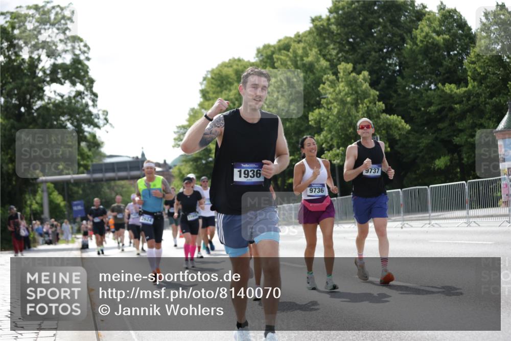 29.06.2025 - hella hamburg halbmarathon Jannik Wohlers http://msf.ph/oto/8140070 29.06.2025 10:05:10 Lombardsbrücke 1936, 1981, 2298, 2624, 3461, 3929, 4014, 4782, 5073, 9339, 9736, 9737, 9738, 9917, 10343, 10791, 10998, 11784, 11873, 11958, 12557, 14465, 14642, 16092, 16546, 17731, 17740, 19248 meine-sportfotos.de
