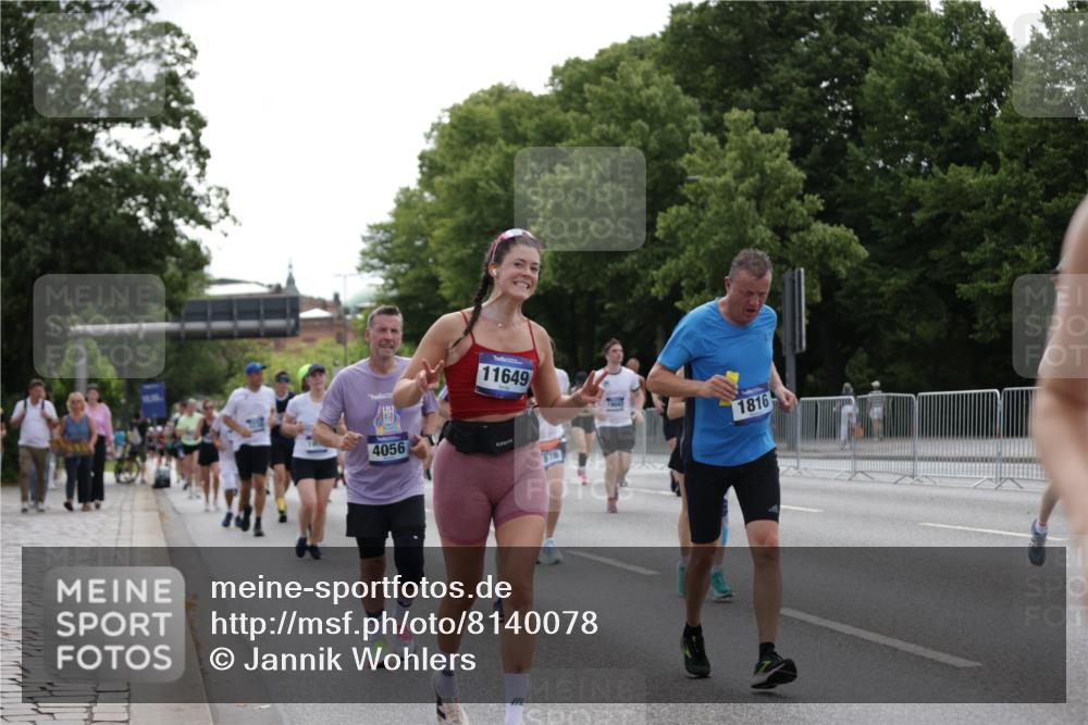 29.06.2025 - hella hamburg halbmarathon Jannik Wohlers http://msf.ph/oto/8140078 29.06.2025 10:42:56 Lombardsbrücke 1155, 1816, 1878, 3074, 3238, 3329, 3638, 4056, 4177, 4302, 4367, 4680, 5610, 5720, 6012, 6440, 7461, 7872, 7926, 8135, 8184, 8408, 8435, 9639, 9641, 9976, 10536, 11093, 11279, 11649, 11969, 12603, 13526, 13676, 13684, 13685, 13786, 13852, 14528, 14890, 15509, 15514, 15717, 16055, 16263, 16358, 16560, 16840, 17143, 18497, 19031, 19043, 19141 meine-sportfotos.de