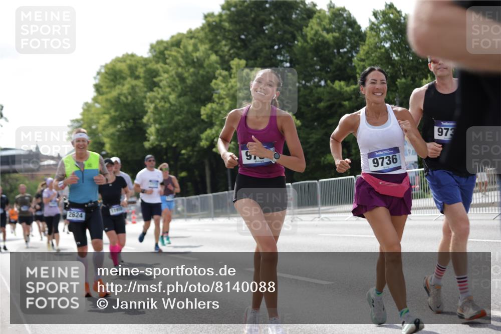 29.06.2025 - hella hamburg halbmarathon Jannik Wohlers http://msf.ph/oto/8140088 29.06.2025 10:05:11 Lombardsbrücke 1936, 1981, 2298, 2624, 3461, 3929, 4014, 4782, 5073, 9339, 9736, 9737, 9738, 9917, 10343, 10791, 10998, 11784, 11873, 11958, 14465, 14642, 16092, 16546, 17731, 17740, 19248 meine-sportfotos.de