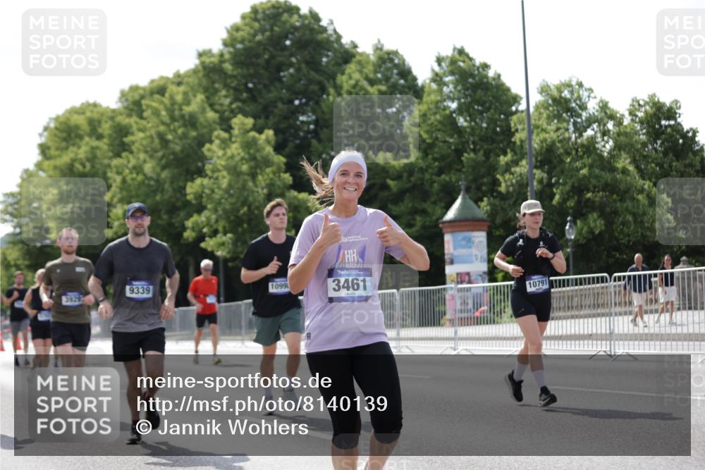 29.06.2025 - hella hamburg halbmarathon Jannik Wohlers http://msf.ph/oto/8140139 29.06.2025 10:05:17 Lombardsbrücke 1229, 1936, 2471, 2540, 2624, 3461, 3929, 4782, 5762, 8894, 8909, 9339, 9477, 9736, 9737, 9738, 9917, 10343, 10791, 10998, 11958, 14465, 14642, 17731, 17740, 18973, 19248 meine-sportfotos.de
