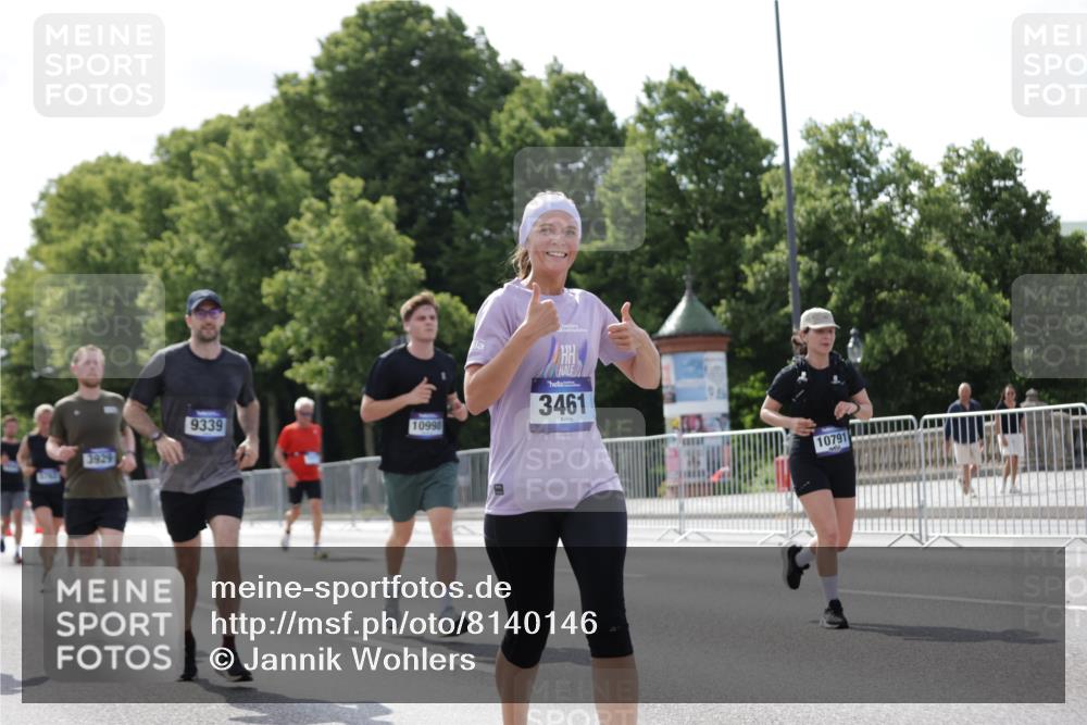 29.06.2025 - hella hamburg halbmarathon Jannik Wohlers http://msf.ph/oto/8140146 29.06.2025 10:05:17 Lombardsbrücke 1229, 1936, 2471, 2540, 2624, 3461, 3929, 4782, 5762, 8894, 8909, 9339, 9477, 9736, 9737, 9738, 9917, 10343, 10791, 10998, 11958, 14465, 14642, 17731, 17740, 18973, 19248 meine-sportfotos.de