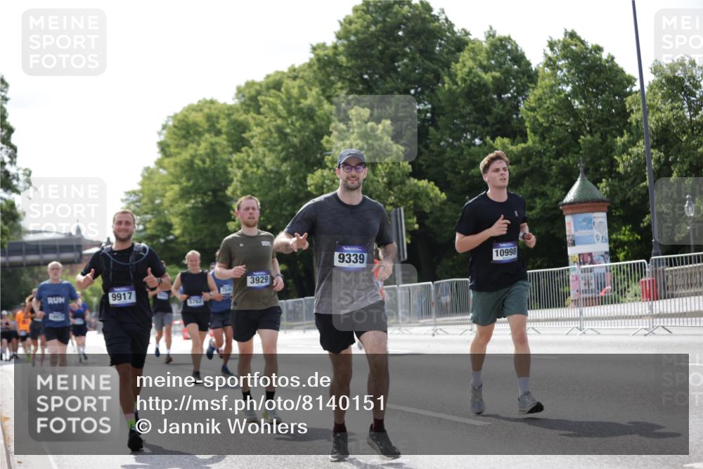 29.06.2025 - hella hamburg halbmarathon Jannik Wohlers http://msf.ph/oto/8140151 29.06.2025 10:05:18 Lombardsbrücke 1229, 1936, 2471, 2540, 2624, 3461, 3929, 4782, 5762, 8894, 8909, 9339, 9477, 9736, 9737, 9738, 9917, 10343, 10791, 10998, 11958, 14465, 14642, 17731, 17740, 18973, 19248 meine-sportfotos.de