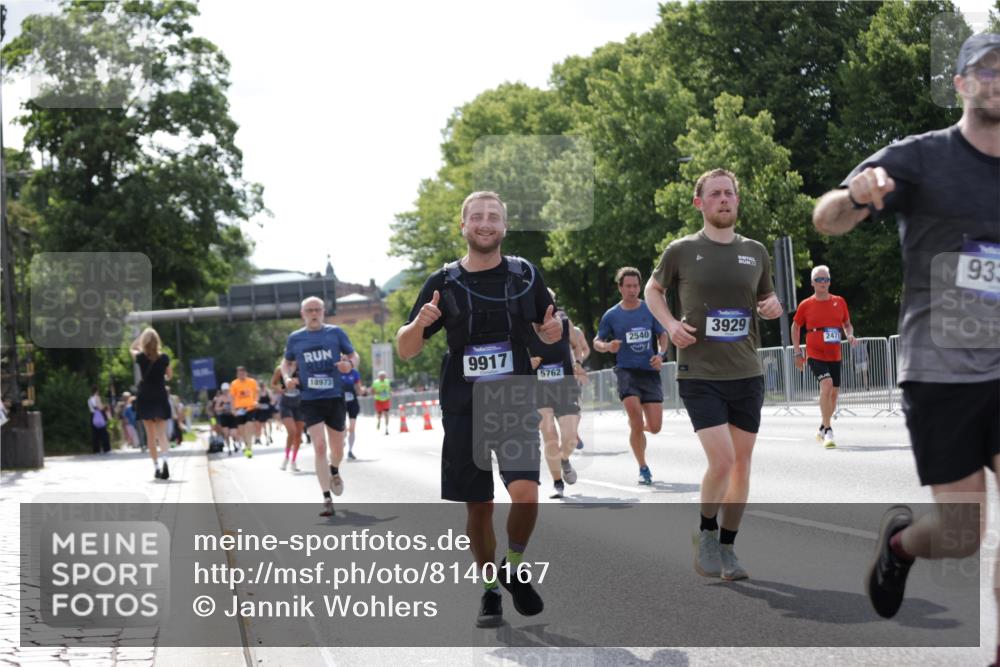 29.06.2025 - hella hamburg halbmarathon Jannik Wohlers http://msf.ph/oto/8140167 29.06.2025 10:05:19 Lombardsbrücke 1229, 2471, 2540, 2624, 3461, 3929, 4782, 5762, 8894, 8909, 9339, 9477, 9736, 9737, 9738, 9917, 10343, 10791, 10998, 11958, 17731, 17740, 18973, 19248 meine-sportfotos.de