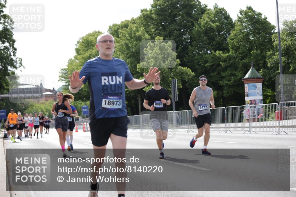 29.06.2025 - hella hamburg halbmarathon Jannik Wohlers http://msf.ph/oto/8140220 29.06.2025 10:05:23 Lombardsbrücke 1229, 1830, 2471, 2540, 3461, 3929, 5762, 8894, 8909, 9339, 9477, 9917, 10791, 10998, 11958, 17731, 17740, 17885, 18973, 19248 meine-sportfotos.de
