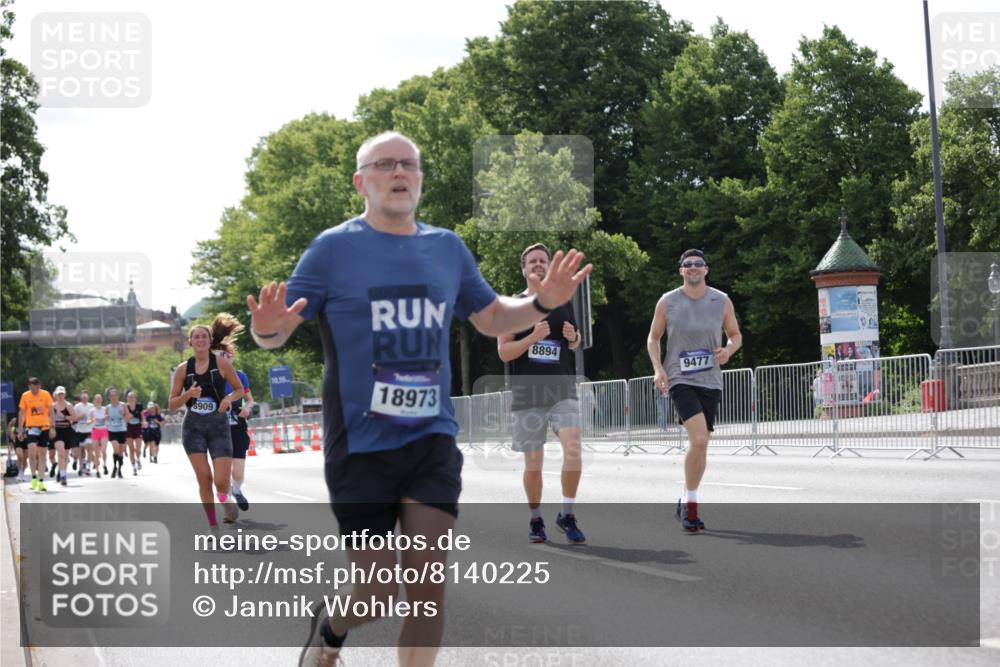 29.06.2025 - hella hamburg halbmarathon Jannik Wohlers http://msf.ph/oto/8140225 29.06.2025 10:05:23 Lombardsbrücke 1229, 1830, 2471, 2540, 3461, 3929, 5762, 8894, 8909, 9339, 9477, 9917, 10791, 10998, 11958, 17731, 17740, 17885, 18973, 19248 meine-sportfotos.de