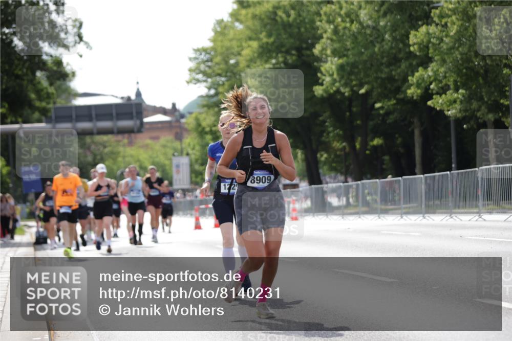 29.06.2025 - hella hamburg halbmarathon Jannik Wohlers http://msf.ph/oto/8140231 29.06.2025 10:05:24 Lombardsbrücke 1229, 1448, 1830, 2471, 2540, 3461, 3929, 4169, 5762, 8894, 8909, 9339, 9477, 9917, 10791, 10998, 11958, 17731, 17740, 17885, 18973, 19248 meine-sportfotos.de