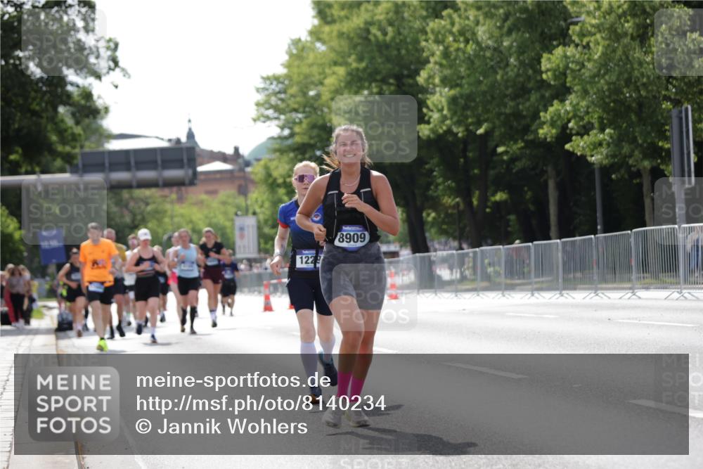 29.06.2025 - hella hamburg halbmarathon Jannik Wohlers http://msf.ph/oto/8140234 29.06.2025 10:05:24 Lombardsbrücke 1229, 1448, 1830, 2471, 2540, 3461, 3929, 4169, 5762, 8894, 8909, 9339, 9477, 9917, 10791, 10998, 11958, 17731, 17740, 17885, 18973, 19248 meine-sportfotos.de