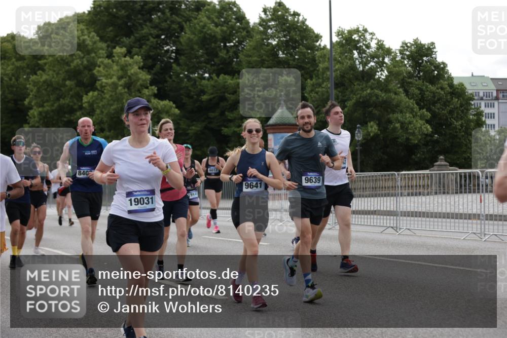29.06.2025 - hella hamburg halbmarathon Jannik Wohlers http://msf.ph/oto/8140235 29.06.2025 10:43:01 Lombardsbrücke 1155, 1816, 1878, 3238, 3329, 3390, 3638, 4056, 4302, 4367, 5370, 5720, 6012, 6096, 6226, 6440, 6931, 7872, 7926, 8135, 8233, 8408, 8435, 9639, 9641, 9976, 10083, 10200, 10202, 10325, 11093, 11279, 11649, 11969, 12603, 12654, 13684, 13685, 13748, 13786, 14528, 14890, 15187, 15509, 15514, 15717, 16055, 16358, 16560, 16901, 16902, 17143, 17210, 18341, 18497, 19031, 19043, 19141 meine-sportfotos.de