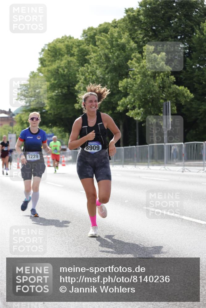 29.06.2025 - hella hamburg halbmarathon Jannik Wohlers http://msf.ph/oto/8140236 29.06.2025 10:05:25 Lombardsbrücke 1229, 1448, 1830, 1842, 2471, 2540, 3461, 3929, 4169, 5762, 8894, 8909, 9339, 9477, 9917, 10791, 10998, 17731, 17740, 17885, 18857, 18973, 19248 meine-sportfotos.de