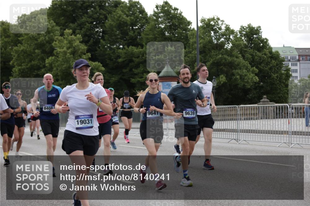 29.06.2025 - hella hamburg halbmarathon Jannik Wohlers http://msf.ph/oto/8140241 29.06.2025 10:43:01 Lombardsbrücke 1155, 1816, 1878, 3238, 3329, 3390, 3638, 4056, 4302, 4367, 5370, 5720, 6012, 6096, 6226, 6440, 6931, 7872, 7926, 8135, 8233, 8408, 8435, 9639, 9641, 9976, 10083, 10200, 10202, 10325, 11093, 11279, 11649, 11969, 12603, 12654, 13684, 13685, 13748, 13786, 14528, 14890, 15187, 15509, 15514, 15717, 16055, 16358, 16560, 16901, 16902, 17143, 17210, 18341, 18497, 19031, 19043, 19141 meine-sportfotos.de