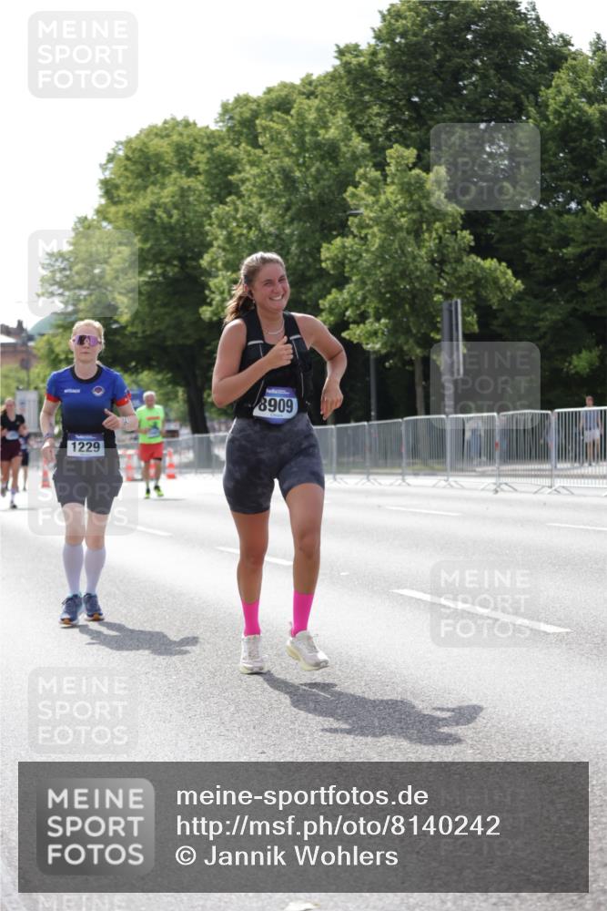 29.06.2025 - hella hamburg halbmarathon Jannik Wohlers http://msf.ph/oto/8140242 29.06.2025 10:05:25 Lombardsbrücke 1229, 1448, 1830, 1842, 2471, 2540, 3461, 3929, 4169, 5762, 8894, 8909, 9339, 9477, 9917, 10791, 10998, 17731, 17740, 17885, 18857, 18973, 19248 meine-sportfotos.de