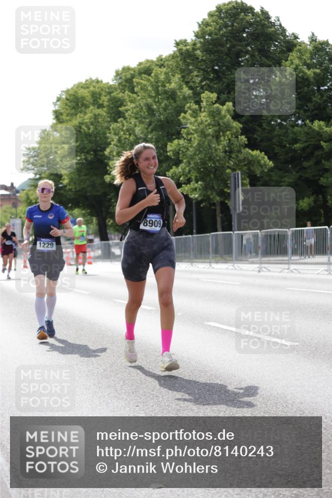 29.06.2025 - hella hamburg halbmarathon Jannik Wohlers http://msf.ph/oto/8140243 29.06.2025 10:05:25 Lombardsbrücke 1229, 1448, 1830, 1842, 2471, 2540, 3461, 3929, 4169, 5762, 8894, 8909, 9339, 9477, 9917, 10791, 10998, 17731, 17740, 17885, 18857, 18973, 19248 meine-sportfotos.de