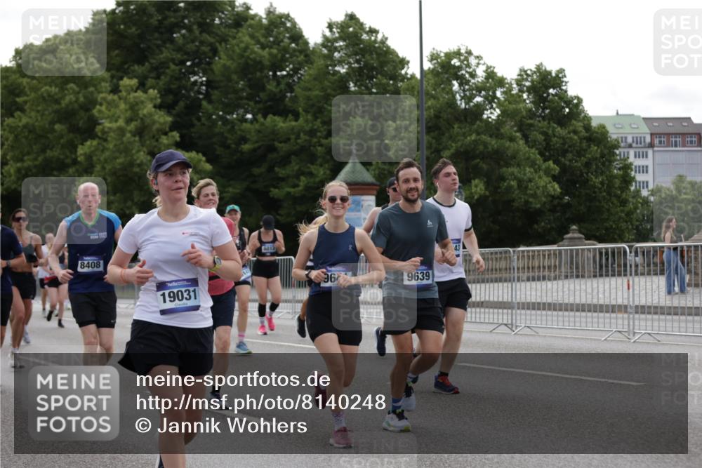 29.06.2025 - hella hamburg halbmarathon Jannik Wohlers http://msf.ph/oto/8140248 29.06.2025 10:43:01 Lombardsbrücke 1155, 1816, 1878, 3238, 3329, 3390, 3638, 4056, 4302, 4367, 5370, 5720, 6012, 6096, 6226, 6440, 6931, 7872, 7926, 8135, 8233, 8408, 8435, 9639, 9641, 9976, 10083, 10200, 10202, 10325, 11093, 11279, 11649, 11969, 12603, 12654, 13684, 13685, 13748, 13786, 14528, 14890, 15187, 15509, 15514, 15717, 16055, 16358, 16560, 16901, 16902, 17143, 17210, 18341, 18497, 19031, 19043, 19141 meine-sportfotos.de