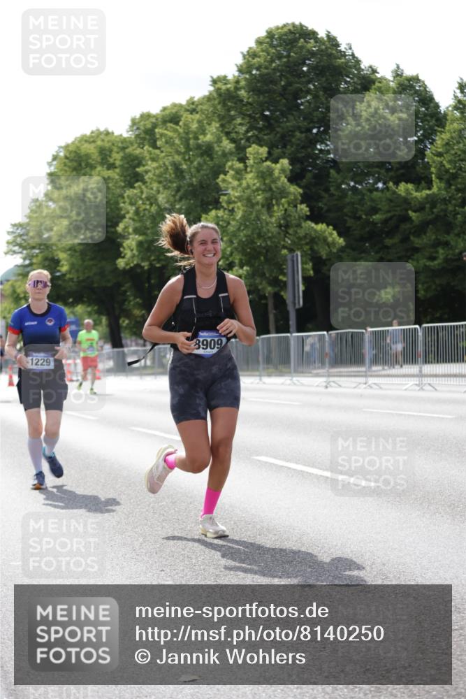 29.06.2025 - hella hamburg halbmarathon Jannik Wohlers http://msf.ph/oto/8140250 29.06.2025 10:05:25 Lombardsbrücke 1229, 1448, 1830, 1842, 2471, 2540, 3461, 3929, 4169, 5762, 8894, 8909, 9339, 9477, 9917, 10791, 10998, 17731, 17740, 17885, 18857, 18973, 19248 meine-sportfotos.de