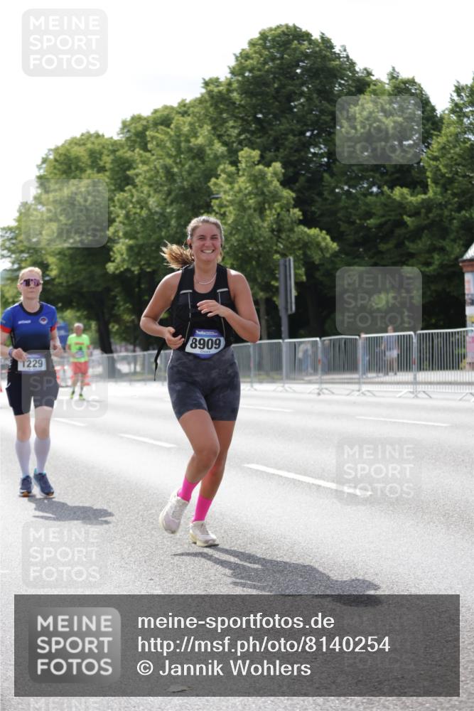 29.06.2025 - hella hamburg halbmarathon Jannik Wohlers http://msf.ph/oto/8140254 29.06.2025 10:05:26 Lombardsbrücke 1229, 1448, 1830, 1842, 2471, 2540, 3461, 3929, 4169, 5762, 6014, 7741, 8894, 8909, 9339, 9477, 9917, 10791, 10998, 16687, 17731, 17740, 17885, 18857, 18973 meine-sportfotos.de