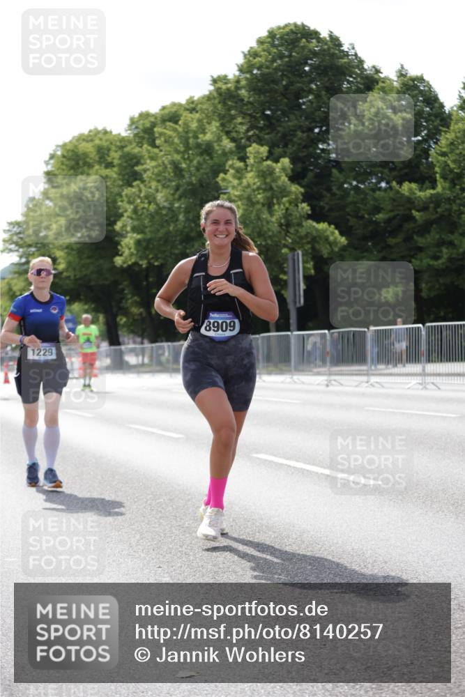 29.06.2025 - hella hamburg halbmarathon Jannik Wohlers http://msf.ph/oto/8140257 29.06.2025 10:05:26 Lombardsbrücke 1229, 1448, 1830, 1842, 2471, 2540, 3461, 3929, 4169, 5762, 6014, 7741, 8894, 8909, 9339, 9477, 9917, 10791, 10998, 16687, 17731, 17740, 17885, 18857, 18973 meine-sportfotos.de