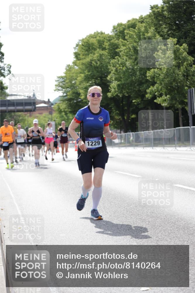 29.06.2025 - hella hamburg halbmarathon Jannik Wohlers http://msf.ph/oto/8140264 29.06.2025 10:05:26 Lombardsbrücke 1229, 1448, 1830, 1842, 2471, 2540, 3461, 3929, 4169, 5762, 6014, 7741, 8894, 8909, 9339, 9477, 9917, 10791, 10998, 16687, 17731, 17740, 17885, 18857, 18973 meine-sportfotos.de