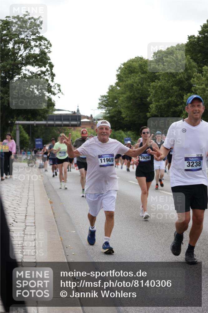 29.06.2025 - hella hamburg halbmarathon Jannik Wohlers http://msf.ph/oto/8140306 29.06.2025 10:43:04 Lombardsbrücke 1155, 1400, 1816, 1878, 3238, 3329, 3390, 4056, 4367, 5214, 5370, 5720, 6012, 6096, 6226, 6440, 6931, 7197, 7872, 7926, 8135, 8233, 8408, 8504, 9639, 9641, 9831, 10083, 10200, 10202, 10325, 11093, 11279, 11649, 11969, 12654, 13684, 13685, 13730, 13748, 14528, 14890, 15177, 15187, 15514, 15717, 16358, 16560, 16901, 16902, 17143, 17210, 18341, 18497, 19031, 19043, 19141 meine-sportfotos.de