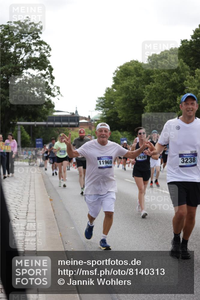 29.06.2025 - hella hamburg halbmarathon Jannik Wohlers http://msf.ph/oto/8140313 29.06.2025 10:43:04 Lombardsbrücke 1155, 1400, 1816, 1878, 3238, 3329, 3390, 4056, 4367, 5214, 5370, 5720, 6012, 6096, 6226, 6440, 6931, 7197, 7872, 7926, 8135, 8233, 8408, 8504, 9639, 9641, 9831, 10083, 10200, 10202, 10325, 11093, 11279, 11649, 11969, 12654, 13684, 13685, 13730, 13748, 14528, 14890, 15177, 15187, 15514, 15717, 16358, 16560, 16901, 16902, 17143, 17210, 18341, 18497, 19031, 19043, 19141 meine-sportfotos.de