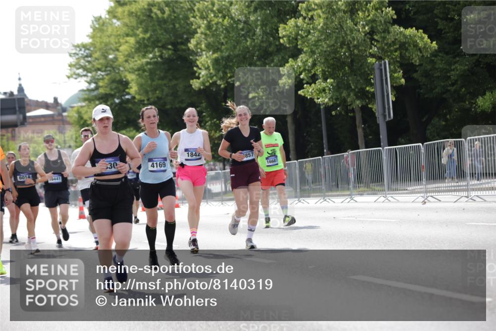29.06.2025 - hella hamburg halbmarathon Jannik Wohlers http://msf.ph/oto/8140319 29.06.2025 10:05:30 Lombardsbrücke 1229, 1448, 1830, 1842, 2471, 2540, 3062, 3929, 4169, 5762, 6014, 7741, 8051, 8894, 8909, 9339, 9477, 9917, 13042, 14987, 15766, 16441, 16687, 17740, 17885, 18768, 18857, 18973 meine-sportfotos.de