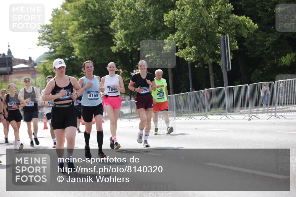 29.06.2025 - hella hamburg halbmarathon Jannik Wohlers http://msf.ph/oto/8140320 29.06.2025 10:05:30 Lombardsbrücke 1229, 1448, 1830, 1842, 2471, 2540, 3062, 3929, 4169, 5762, 6014, 7741, 8051, 8894, 8909, 9339, 9477, 9917, 13042, 14987, 15766, 16441, 16687, 17740, 17885, 18768, 18857, 18973 meine-sportfotos.de