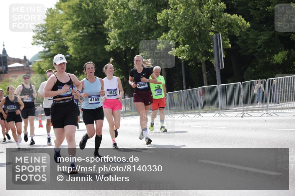 29.06.2025 - hella hamburg halbmarathon Jannik Wohlers http://msf.ph/oto/8140330 29.06.2025 10:05:31 Lombardsbrücke 1229, 1448, 1830, 1842, 2471, 2540, 3062, 3929, 4169, 5762, 6014, 7741, 8051, 8316, 8894, 8909, 9477, 13042, 14987, 15766, 15772, 16441, 16687, 17885, 18768, 18857, 18973 meine-sportfotos.de