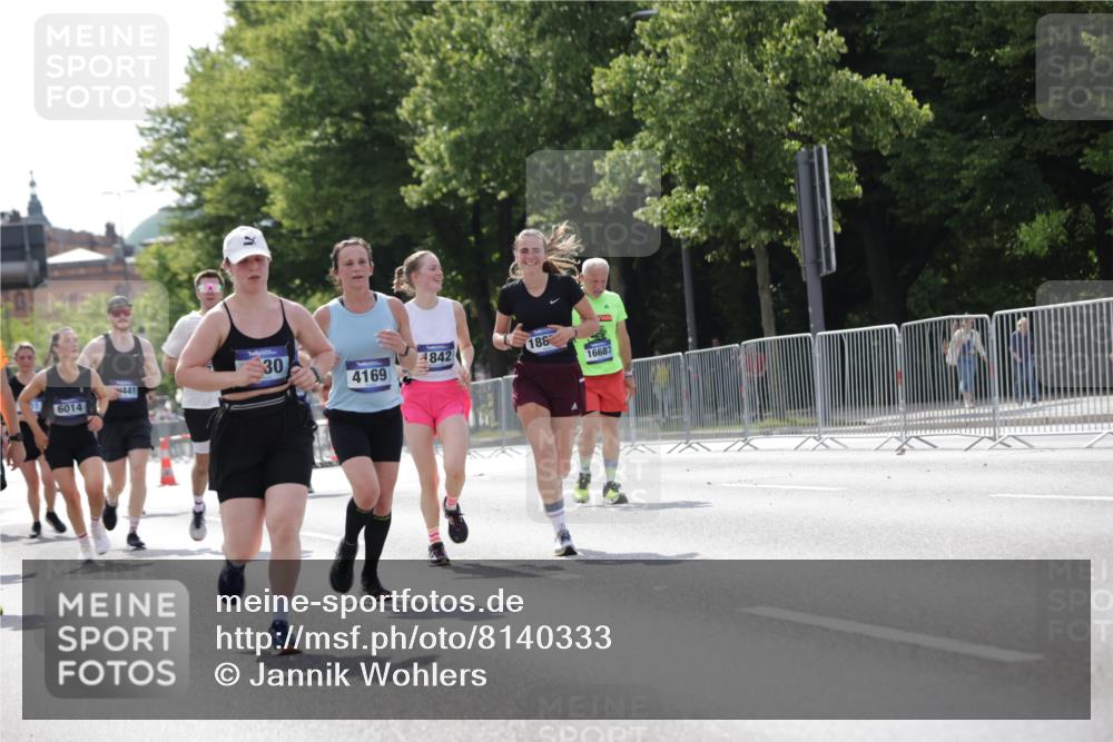 29.06.2025 - hella hamburg halbmarathon Jannik Wohlers http://msf.ph/oto/8140333 29.06.2025 10:05:31 Lombardsbrücke 1229, 1448, 1830, 1842, 2471, 2540, 3062, 3929, 4169, 5762, 6014, 7741, 8051, 8316, 8894, 8909, 9477, 13042, 14987, 15766, 15772, 16441, 16687, 17885, 18768, 18857, 18973 meine-sportfotos.de