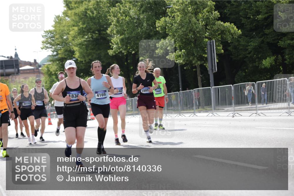 29.06.2025 - hella hamburg halbmarathon Jannik Wohlers http://msf.ph/oto/8140336 29.06.2025 10:05:31 Lombardsbrücke 1229, 1448, 1830, 1842, 2471, 2540, 3062, 3929, 4169, 5762, 6014, 7741, 8051, 8316, 8894, 8909, 9477, 13042, 14987, 15766, 15772, 16441, 16687, 17885, 18768, 18857, 18973 meine-sportfotos.de