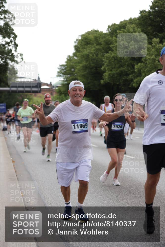 29.06.2025 - hella hamburg halbmarathon Jannik Wohlers http://msf.ph/oto/8140337 29.06.2025 10:43:04 Lombardsbrücke 1155, 1400, 1816, 1878, 3238, 3329, 3390, 4056, 4367, 5214, 5370, 5720, 6012, 6096, 6226, 6440, 6931, 7197, 7872, 7926, 8135, 8233, 8408, 8504, 9639, 9641, 9831, 10083, 10200, 10202, 10325, 11093, 11279, 11649, 11969, 12654, 13684, 13685, 13730, 13748, 14528, 14890, 15177, 15187, 15514, 15717, 16358, 16560, 16901, 16902, 17143, 17210, 18341, 18497, 19031, 19043, 19141 meine-sportfotos.de