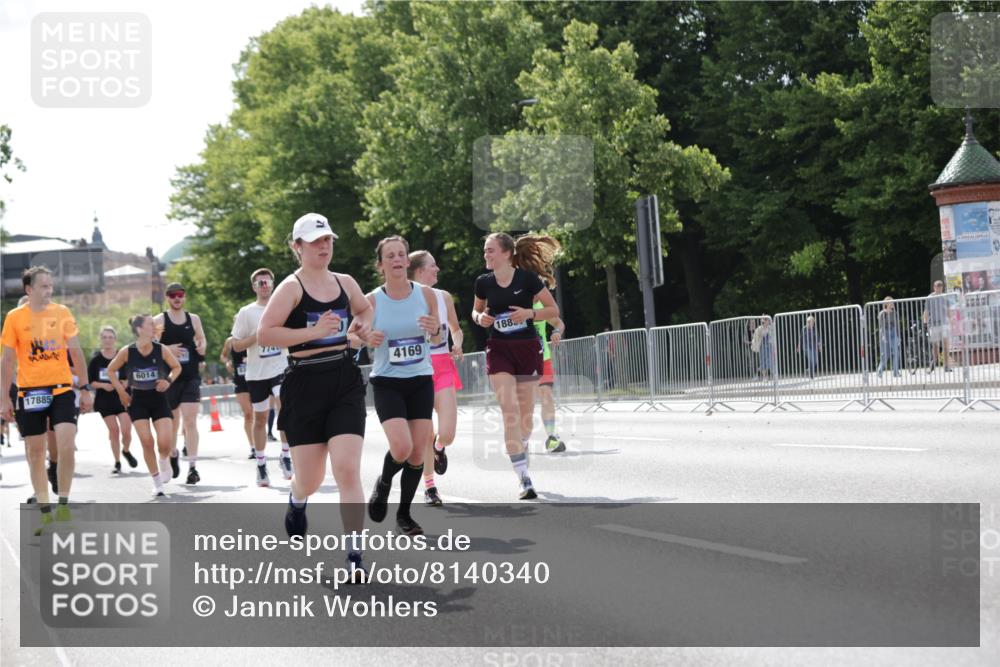 29.06.2025 - hella hamburg halbmarathon Jannik Wohlers http://msf.ph/oto/8140340 29.06.2025 10:05:31 Lombardsbrücke 1229, 1448, 1830, 1842, 2471, 2540, 3062, 3929, 4169, 5762, 6014, 7741, 8051, 8316, 8894, 8909, 9477, 13042, 14987, 15766, 15772, 16441, 16687, 17885, 18768, 18857, 18973 meine-sportfotos.de