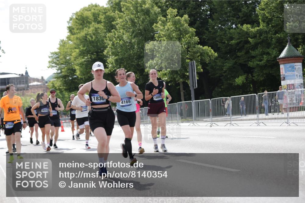 29.06.2025 - hella hamburg halbmarathon Jannik Wohlers http://msf.ph/oto/8140354 29.06.2025 10:05:32 Lombardsbrücke 1229, 1448, 1830, 1842, 2471, 2540, 3062, 4169, 5762, 6014, 7741, 8051, 8316, 8894, 8909, 9477, 13042, 13054, 14987, 15766, 15772, 16441, 16687, 17885, 18768, 18857, 18973 meine-sportfotos.de