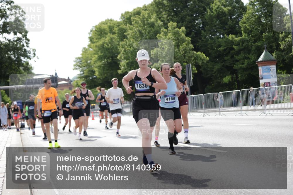 29.06.2025 - hella hamburg halbmarathon Jannik Wohlers http://msf.ph/oto/8140359 29.06.2025 10:05:32 Lombardsbrücke 1229, 1448, 1830, 1842, 2471, 2540, 3062, 4169, 5762, 6014, 7741, 8051, 8316, 8894, 8909, 9477, 13042, 13054, 14987, 15766, 15772, 16441, 16687, 17885, 18768, 18857, 18973 meine-sportfotos.de