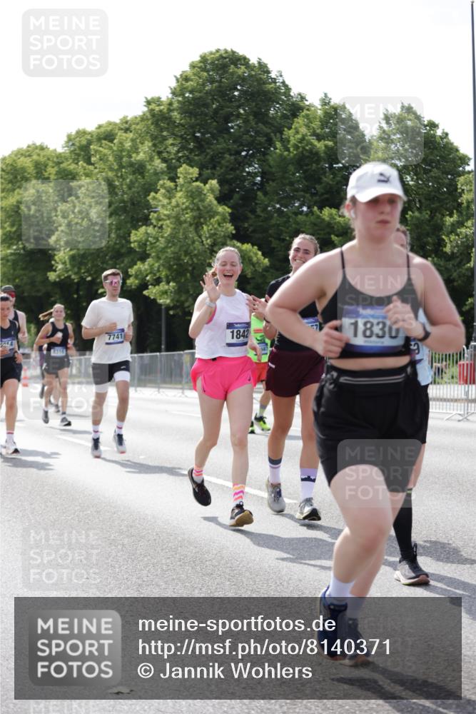 29.06.2025 - hella hamburg halbmarathon Jannik Wohlers http://msf.ph/oto/8140371 29.06.2025 10:05:34 Lombardsbrücke 1229, 1448, 1830, 1842, 2471, 2540, 3062, 4169, 4542, 6014, 7741, 8051, 8316, 8894, 8909, 9477, 13042, 13054, 14987, 15766, 15772, 16441, 16687, 17885, 18768, 18857 meine-sportfotos.de