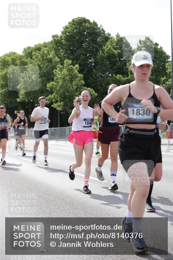 29.06.2025 - hella hamburg halbmarathon Jannik Wohlers http://msf.ph/oto/8140376 29.06.2025 10:05:34 Lombardsbrücke 1229, 1448, 1830, 1842, 2471, 2540, 3062, 4169, 4542, 6014, 7741, 8051, 8316, 8894, 8909, 9477, 13042, 13054, 14987, 15766, 15772, 16441, 16687, 17885, 18768, 18857 meine-sportfotos.de