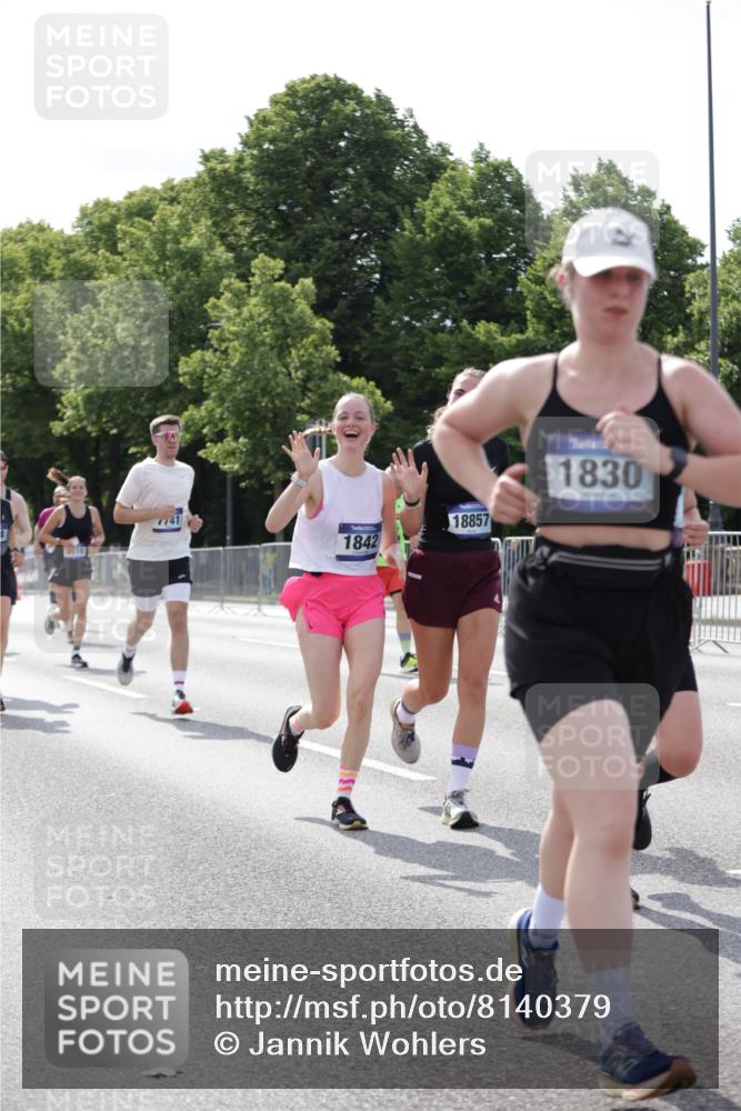 29.06.2025 - hella hamburg halbmarathon Jannik Wohlers http://msf.ph/oto/8140379 29.06.2025 10:05:34 Lombardsbrücke 1229, 1448, 1830, 1842, 2471, 2540, 3062, 4169, 4542, 6014, 7741, 8051, 8316, 8894, 8909, 9477, 13042, 13054, 14987, 15766, 15772, 16441, 16687, 17885, 18768, 18857 meine-sportfotos.de