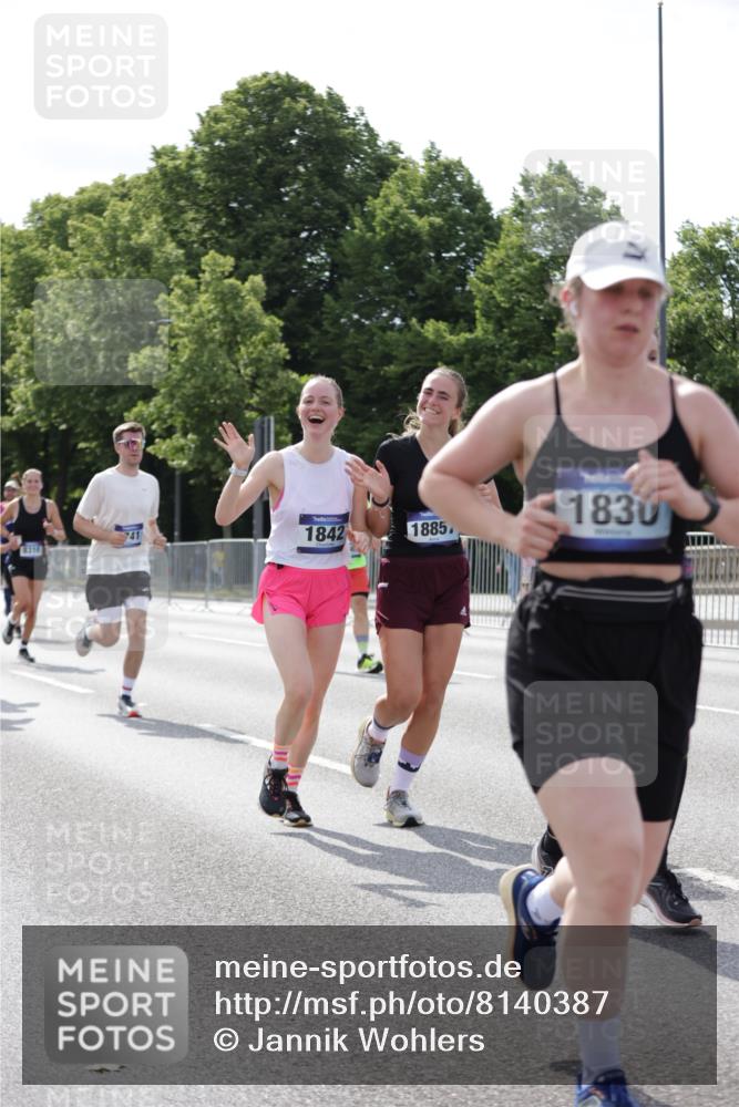 29.06.2025 - hella hamburg halbmarathon Jannik Wohlers http://msf.ph/oto/8140387 29.06.2025 10:05:34 Lombardsbrücke 1229, 1448, 1830, 1842, 2471, 2540, 3062, 4169, 4542, 6014, 7741, 8051, 8316, 8894, 8909, 9477, 13042, 13054, 14987, 15766, 15772, 16441, 16687, 17885, 18768, 18857 meine-sportfotos.de