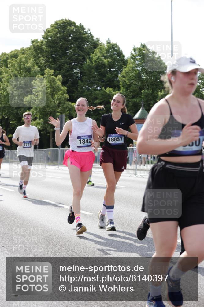 29.06.2025 - hella hamburg halbmarathon Jannik Wohlers http://msf.ph/oto/8140397 29.06.2025 10:05:34 Lombardsbrücke 1229, 1448, 1830, 1842, 2471, 2540, 3062, 4169, 4542, 6014, 7741, 8051, 8316, 8894, 8909, 9477, 13042, 13054, 14987, 15766, 15772, 16441, 16687, 17885, 18768, 18857 meine-sportfotos.de