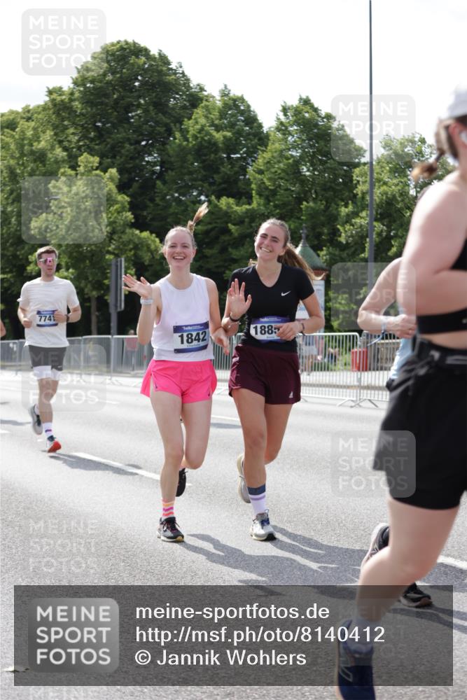 29.06.2025 - hella hamburg halbmarathon Jannik Wohlers http://msf.ph/oto/8140412 29.06.2025 10:05:34 Lombardsbrücke 1229, 1448, 1830, 1842, 2471, 2540, 3062, 4169, 4542, 6014, 7741, 8051, 8316, 8894, 8909, 9477, 13042, 13054, 14987, 15766, 15772, 16441, 16687, 17885, 18768, 18857 meine-sportfotos.de