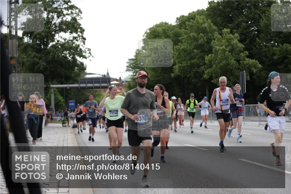 29.06.2025 - hella hamburg halbmarathon Jannik Wohlers http://msf.ph/oto/8140415 29.06.2025 10:43:06 Lombardsbrücke 1023, 1155, 1400, 1878, 3238, 3329, 3390, 4367, 4866, 5214, 5370, 5720, 6012, 6096, 6226, 6440, 6931, 7197, 7926, 8135, 8233, 8408, 8504, 9639, 9641, 9831, 10083, 10200, 10202, 10325, 11279, 11969, 12654, 13730, 13748, 14528, 14866, 14890, 15079, 15177, 15187, 15514, 15795, 15848, 16358, 16560, 16589, 16901, 16902, 17143, 17210, 18341, 18497, 19031, 19043, 19141 meine-sportfotos.de