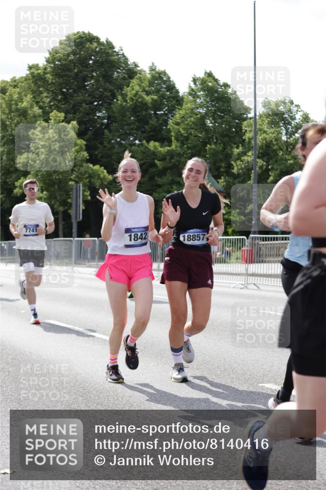 29.06.2025 - hella hamburg halbmarathon Jannik Wohlers http://msf.ph/oto/8140416 29.06.2025 10:05:34 Lombardsbrücke 1229, 1448, 1830, 1842, 2471, 2540, 3062, 4169, 4542, 6014, 7741, 8051, 8316, 8894, 8909, 9477, 13042, 13054, 14987, 15766, 15772, 16441, 16687, 17885, 18768, 18857 meine-sportfotos.de