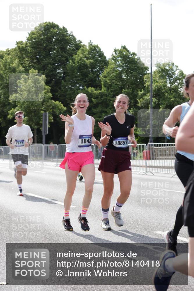 29.06.2025 - hella hamburg halbmarathon Jannik Wohlers http://msf.ph/oto/8140418 29.06.2025 10:05:34 Lombardsbrücke 1229, 1448, 1830, 1842, 2471, 2540, 3062, 4169, 4542, 6014, 7741, 8051, 8316, 8894, 8909, 9477, 13042, 13054, 14987, 15766, 15772, 16441, 16687, 17885, 18768, 18857 meine-sportfotos.de