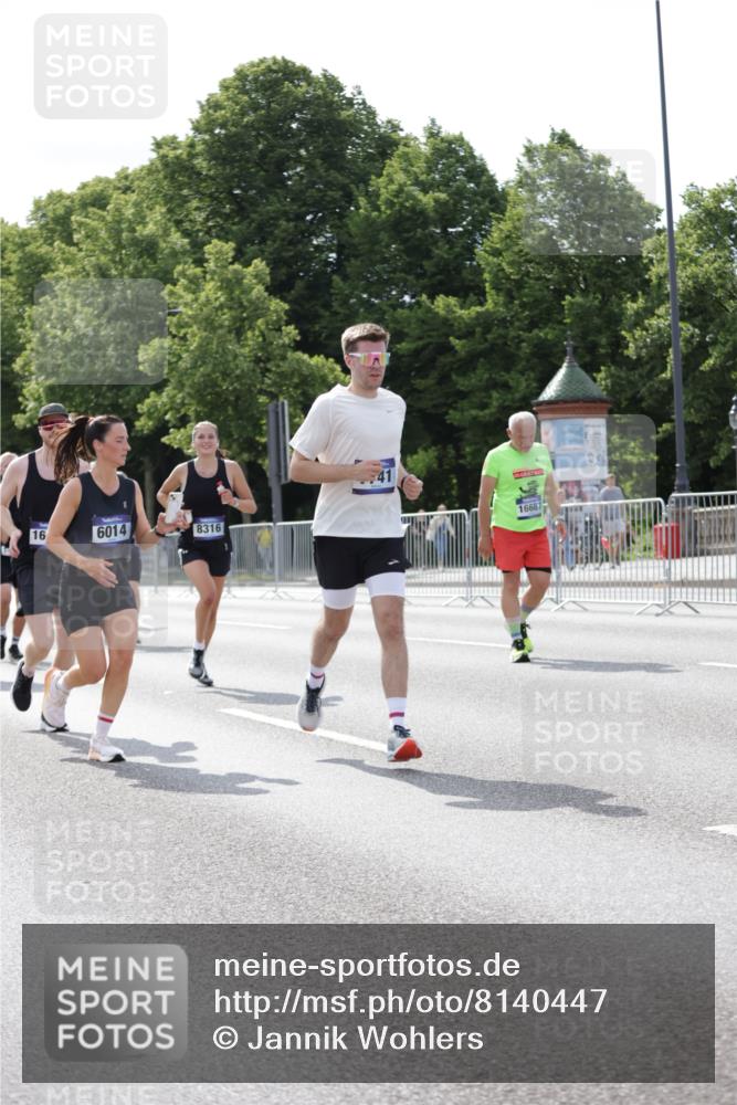 29.06.2025 - hella hamburg halbmarathon Jannik Wohlers http://msf.ph/oto/8140447 29.06.2025 10:05:35 Lombardsbrücke 1229, 1448, 1830, 1842, 2540, 3062, 4169, 4542, 6014, 7741, 8051, 8316, 8894, 8909, 9477, 13042, 13054, 14987, 15229, 15766, 15772, 16441, 16687, 17885, 18768, 18857 meine-sportfotos.de