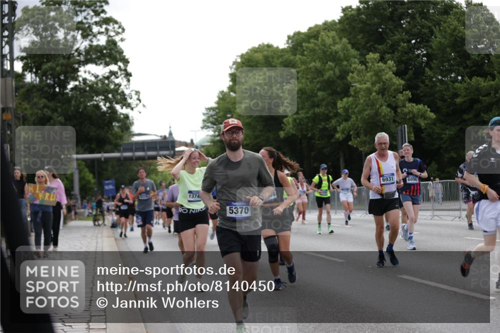 29.06.2025 - hella hamburg halbmarathon Jannik Wohlers http://msf.ph/oto/8140450 29.06.2025 10:43:07 Lombardsbrücke 1023, 1155, 1400, 1878, 3238, 3329, 3390, 4367, 4866, 5214, 5370, 5720, 6012, 6096, 6226, 6440, 6931, 7197, 7504, 7926, 8135, 8233, 8408, 8504, 9639, 9641, 9831, 10083, 10200, 10202, 10325, 11279, 11969, 12654, 13730, 13748, 14528, 14866, 14890, 15079, 15177, 15187, 15795, 15848, 16358, 16560, 16589, 16901, 16902, 17143, 17210, 18341, 18497, 19031, 19043, 19141 meine-sportfotos.de